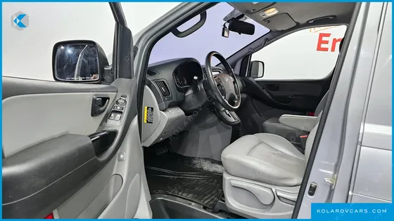 HYUNDAI STAREX VAN 5-SEATER
