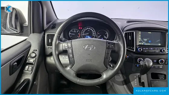 HYUNDAI STAREX VAN 5-SEATER