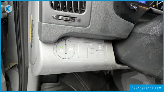 HYUNDAI STAREX VAN 5-SEATER