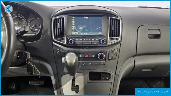 HYUNDAI STAREX VAN 5-SEATER