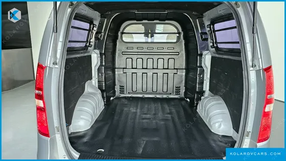 HYUNDAI STAREX VAN 5-SEATER