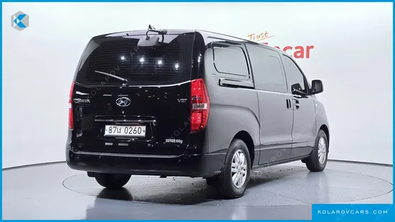 HYUNDAI STAREX VAN 5-SEATER