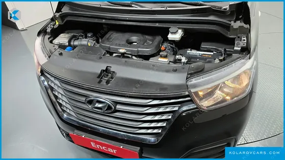 HYUNDAI STAREX VAN 5-SEATER