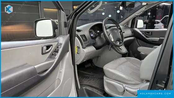 HYUNDAI STAREX VAN 5-SEATER