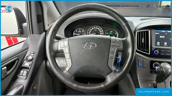 HYUNDAI STAREX VAN 5-SEATER