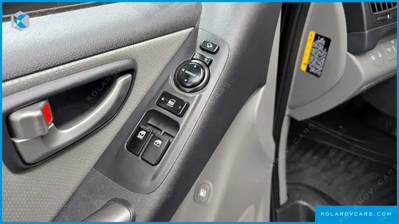 HYUNDAI STAREX VAN 5-SEATER