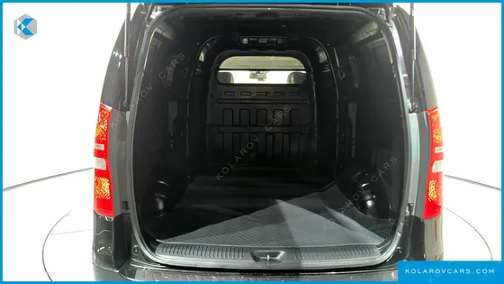 HYUNDAI STAREX VAN 5-SEATER