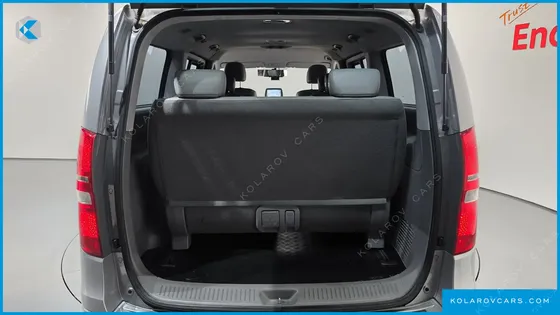 HYUNDAI STAREX WAGON 11-SEATER