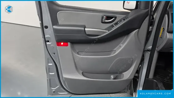HYUNDAI STAREX WAGON 11-SEATER