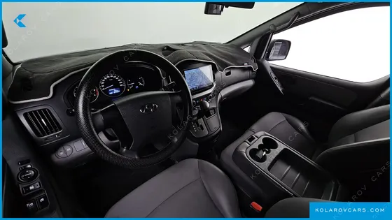 HYUNDAI STAREX VAN 3-SEATER