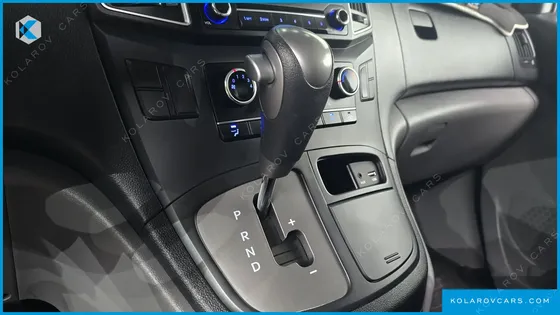 HYUNDAI STAREX VAN 3-SEATER