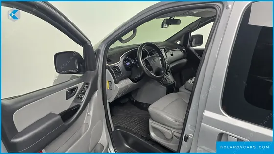 HYUNDAI STAREX VAN 3-SEATER