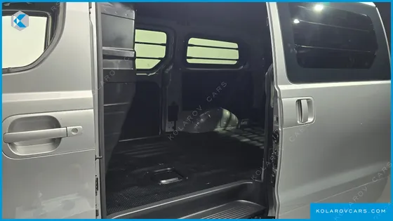 HYUNDAI STAREX VAN 3-SEATER