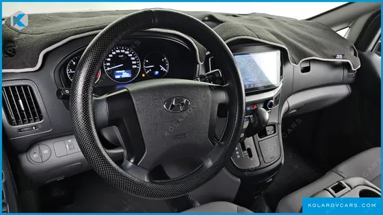 HYUNDAI STAREX VAN 3-SEATER