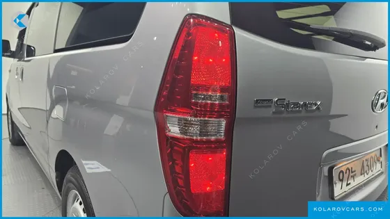 HYUNDAI STAREX VAN 3-SEATER
