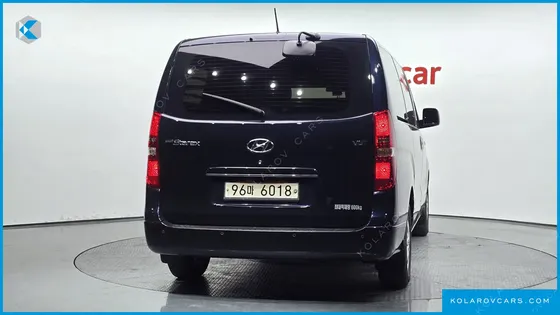 HYUNDAI STAREX VAN 5-SEATER