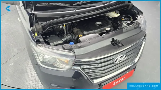 HYUNDAI STAREX VAN 5-SEATER