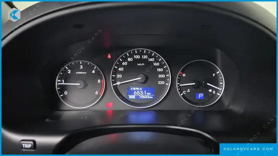 HYUNDAI STAREX VAN 5-SEATER