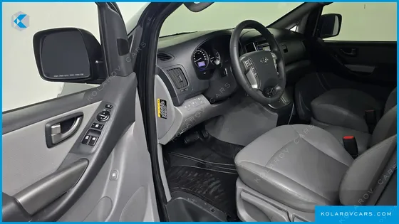 HYUNDAI STAREX VAN 5-SEATER