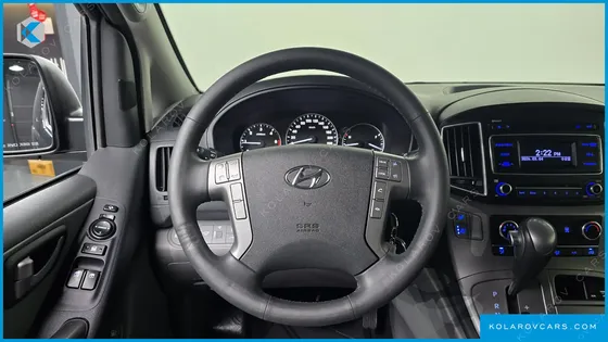 HYUNDAI STAREX VAN 5-SEATER