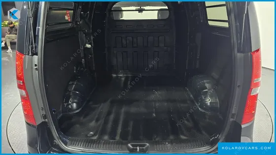 HYUNDAI STAREX VAN 5-SEATER