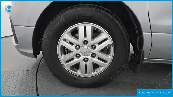 HYUNDAI STAREX VAN 5-SEATER