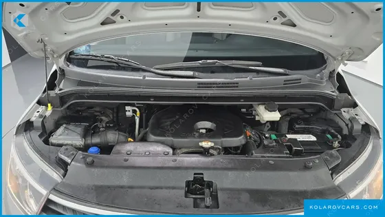 HYUNDAI STAREX VAN 5-SEATER