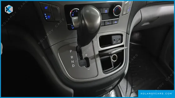 HYUNDAI STAREX VAN 5-SEATER