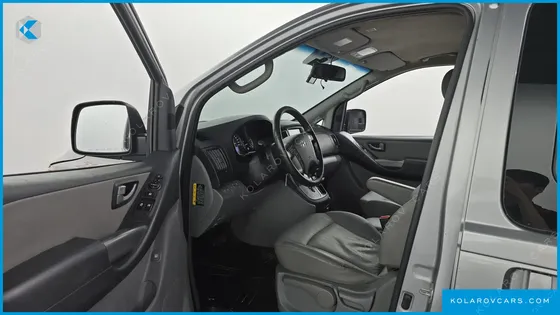 HYUNDAI STAREX VAN 5-SEATER
