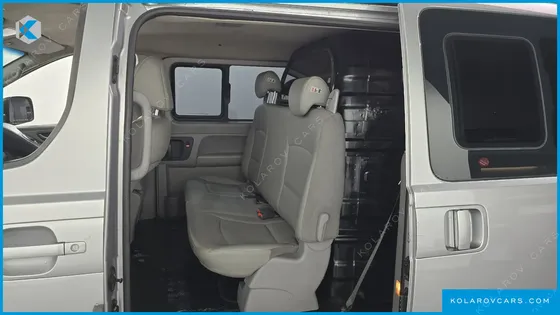 HYUNDAI STAREX VAN 5-SEATER