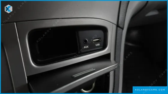 HYUNDAI STAREX VAN 5-SEATER