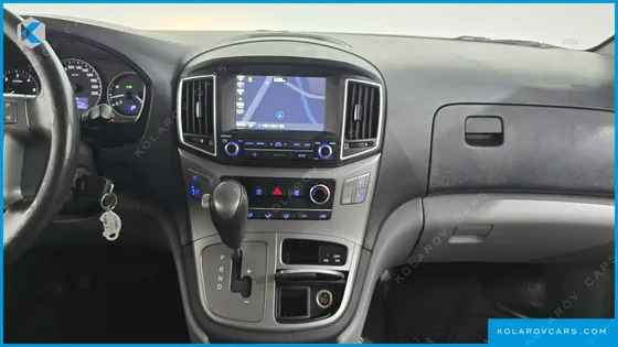 HYUNDAI STAREX VAN 5-SEATER