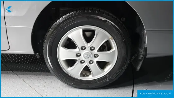 HYUNDAI STAREX 4WD URBAN 9-SEATER