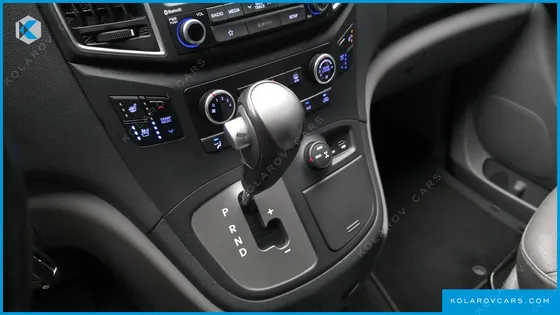 HYUNDAI STAREX 4WD URBAN 9-SEATER
