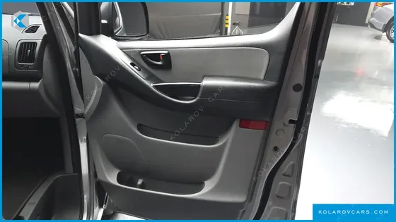 HYUNDAI STAREX 4WD URBAN 9-SEATER
