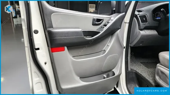 HYUNDAI STAREX WAGON 12-SEATER