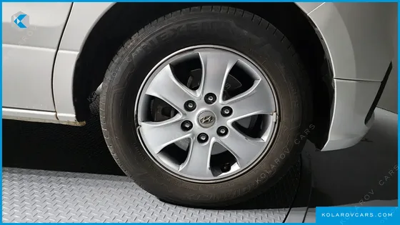 HYUNDAI STAREX WAGON 12-SEATER