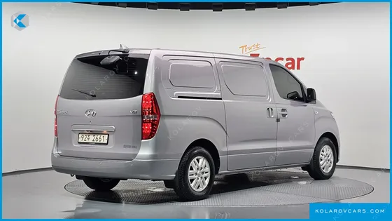 HYUNDAI STAREX VAN 3-SEATER
