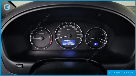 HYUNDAI STAREX VAN 3-SEATER