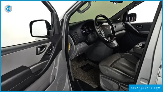 HYUNDAI STAREX VAN 3-SEATER