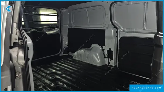 HYUNDAI STAREX VAN 3-SEATER
