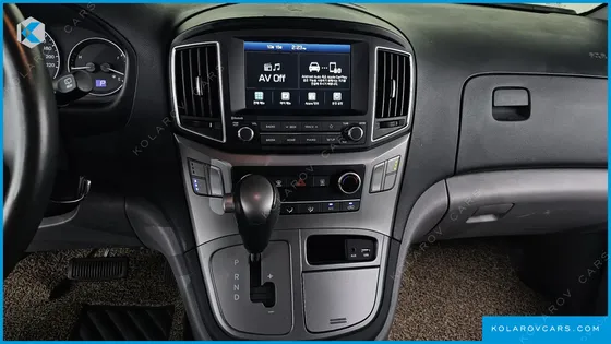 HYUNDAI STAREX VAN 3-SEATER