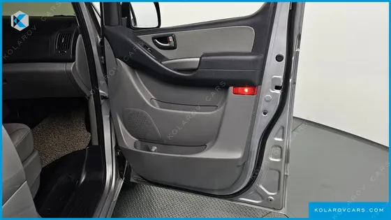 HYUNDAI STAREX VAN 3-SEATER