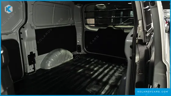 HYUNDAI STAREX VAN 3-SEATER