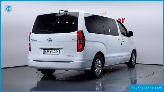 HYUNDAI STAREX VAN 5-SEATER