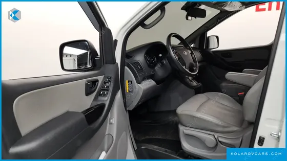 HYUNDAI STAREX VAN 5-SEATER