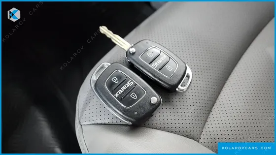 HYUNDAI STAREX VAN 5-SEATER