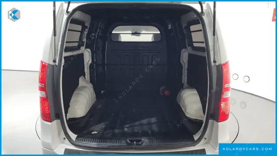 HYUNDAI STAREX VAN 5-SEATER
