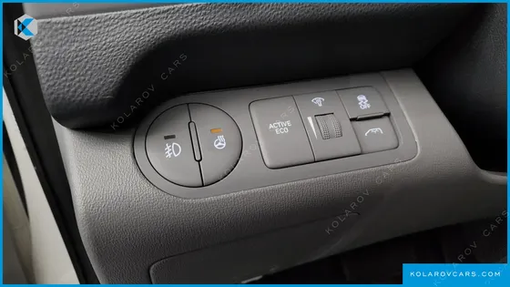 HYUNDAI STAREX VAN 5-SEATER