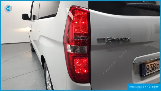 HYUNDAI STAREX VAN 5-SEATER